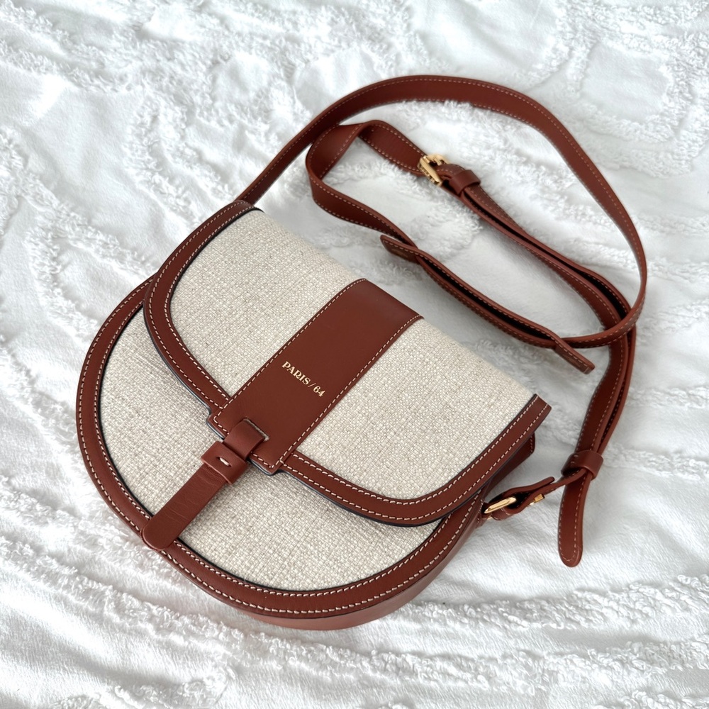 Elegant Crossbody Rafia & Leather Bag - Picture 2 of 5